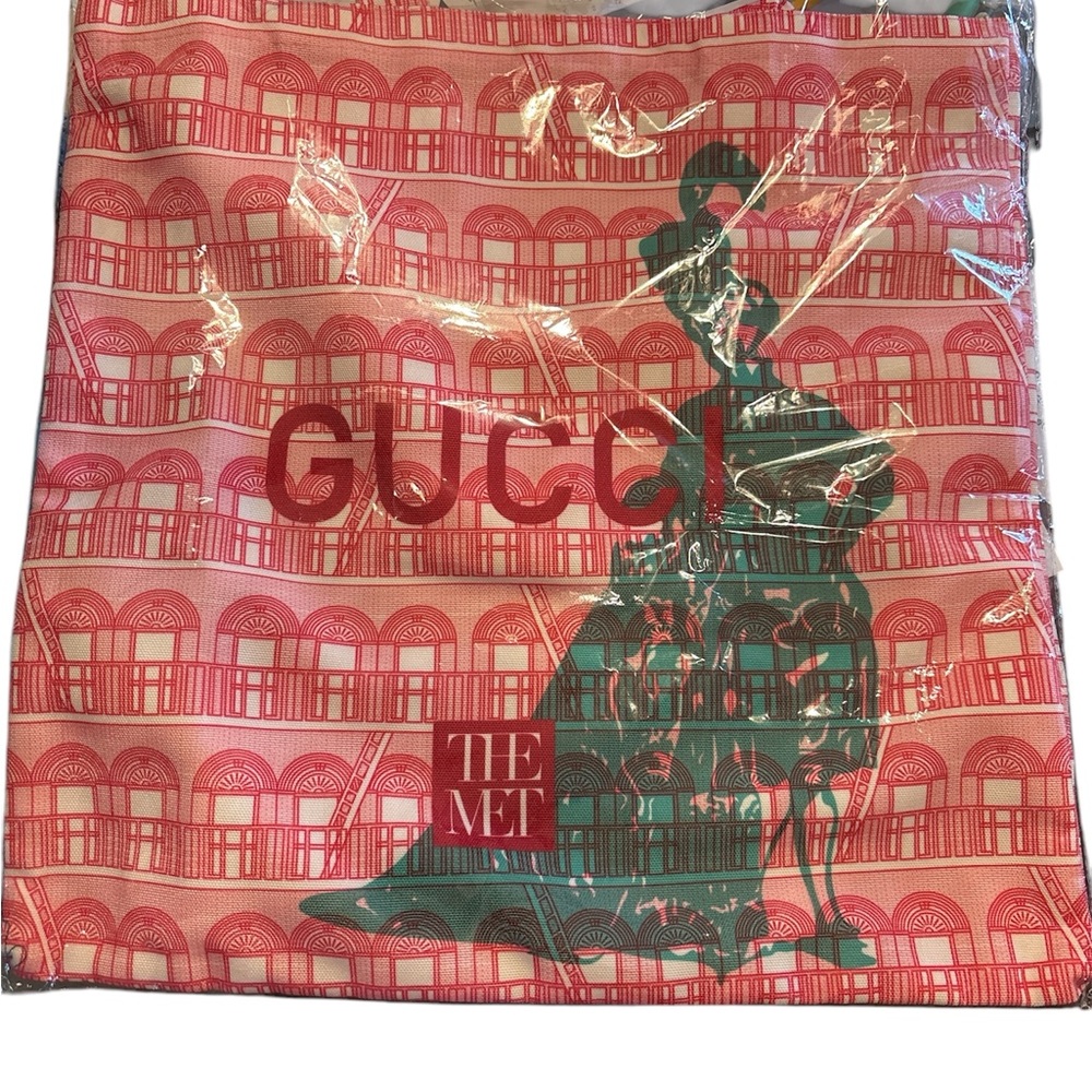NEW Limited Edition Gucci “The Met” pink canvas Tote. - Picture 4 of 6